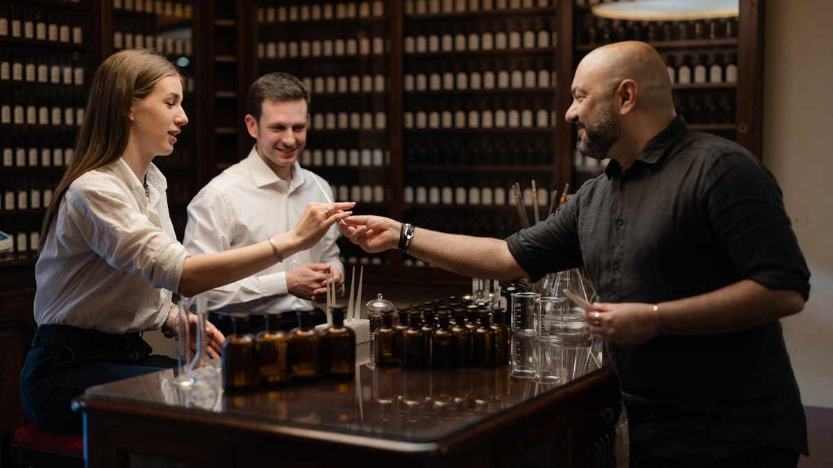 Borgo Pignano Luxury Hotel Florence Esperienze Private Bar Parfums 01
